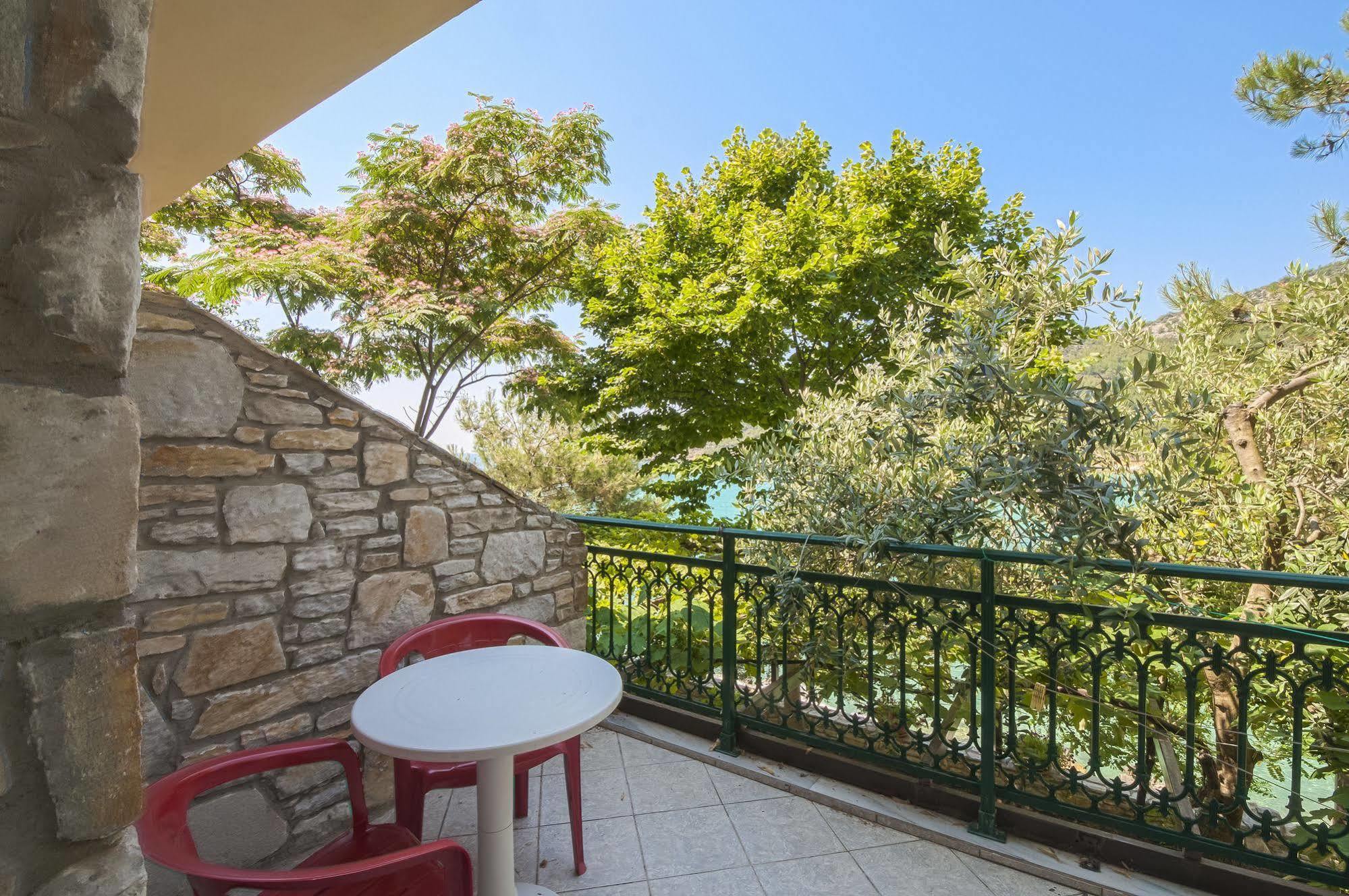 Petra Mare Apartment Thimonia Exterior photo