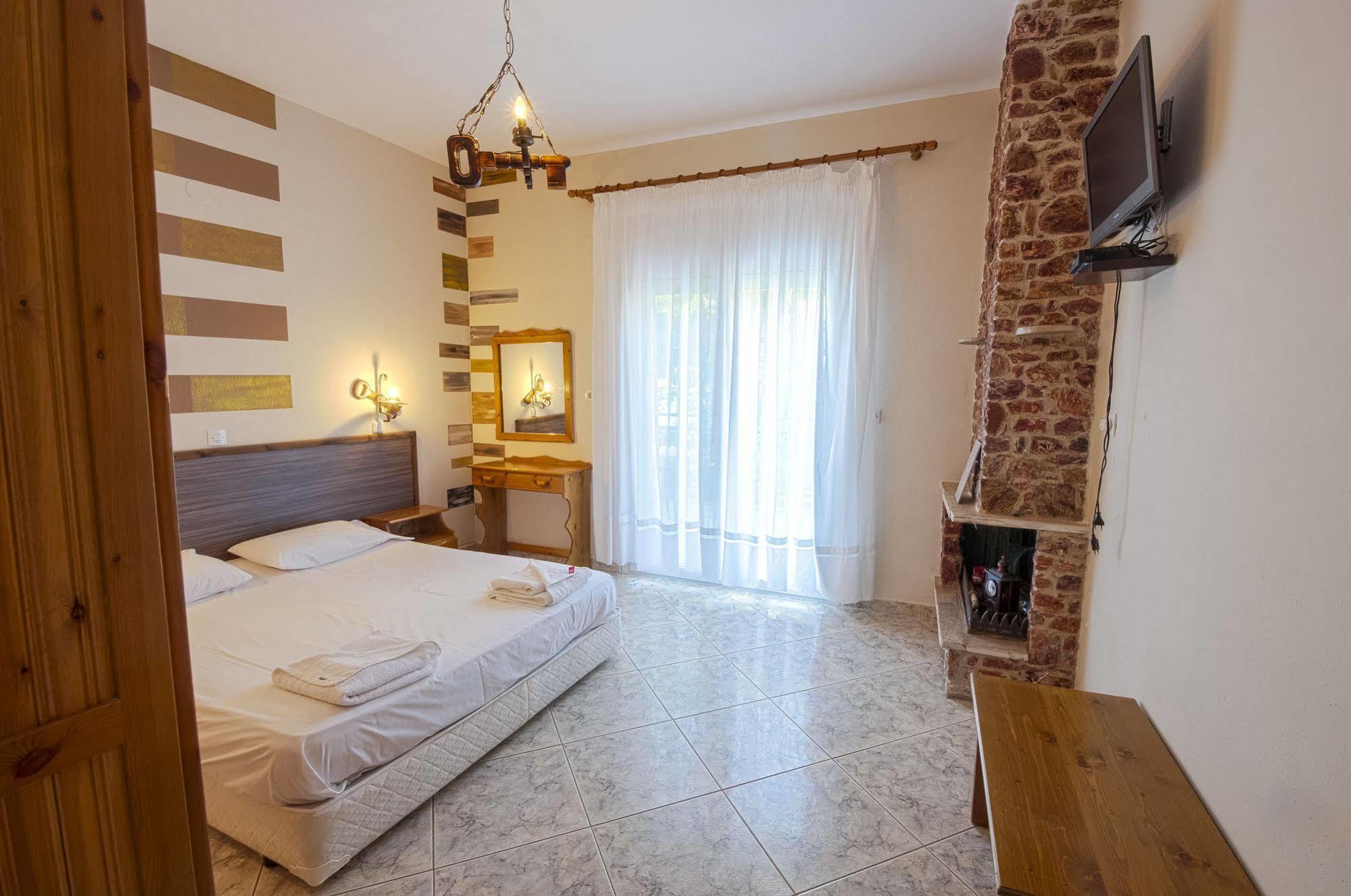 Petra Mare Apartment Thimonia Exterior photo
